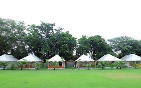 Agra Camps And Resort